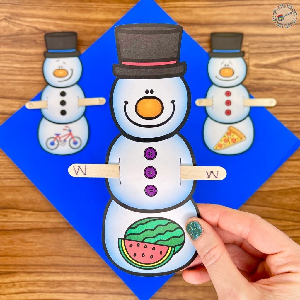 A kindergarten winter activity that you can add to your centers for free. This is a beginning sounds center activity where you slide the popsicle stick through the snowman that has the letter with the same beginning sound as the picture on the snowman.