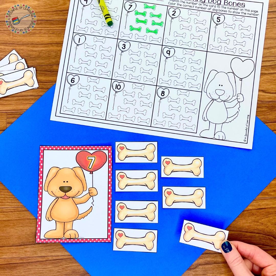 Students practice one-to-one correspondence with this free Valentine's Day math center. They count out the correct number of bones to show the number on the balloon that the dog is holding.