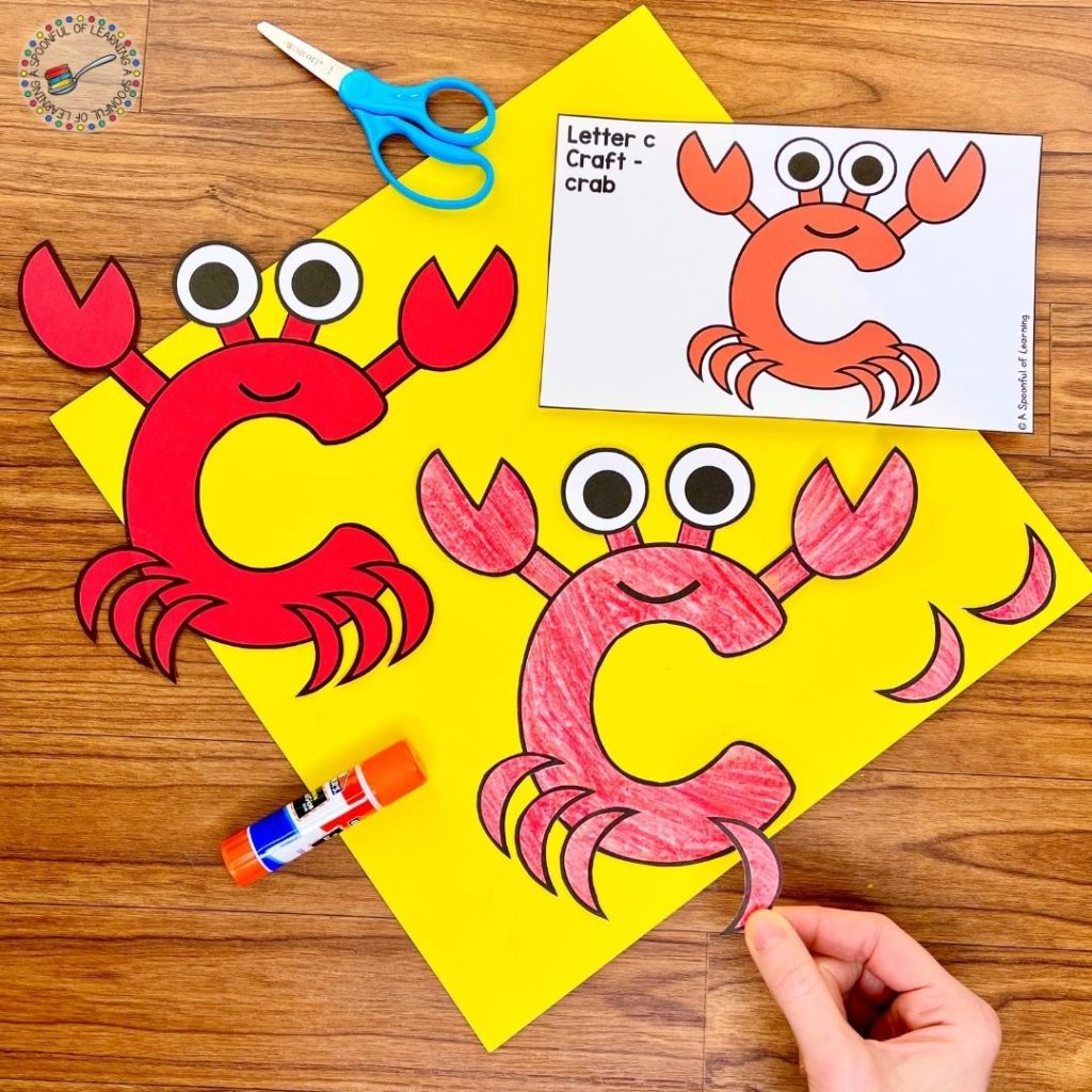 An example of an interactive activity that teaches students their alphabet letters! The craft pieces can be copied on colored paper or the students can color the craft pieces on their own.  Then, they will cut out the pieces and glue them to make the crab for the letter "c" craft.
