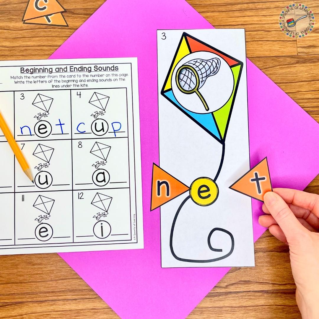 An example of a beginning and ending sounds literacy center activity. Students will find both the beginning and the ending sound letters of the picture on the kite to build the kite's tail.