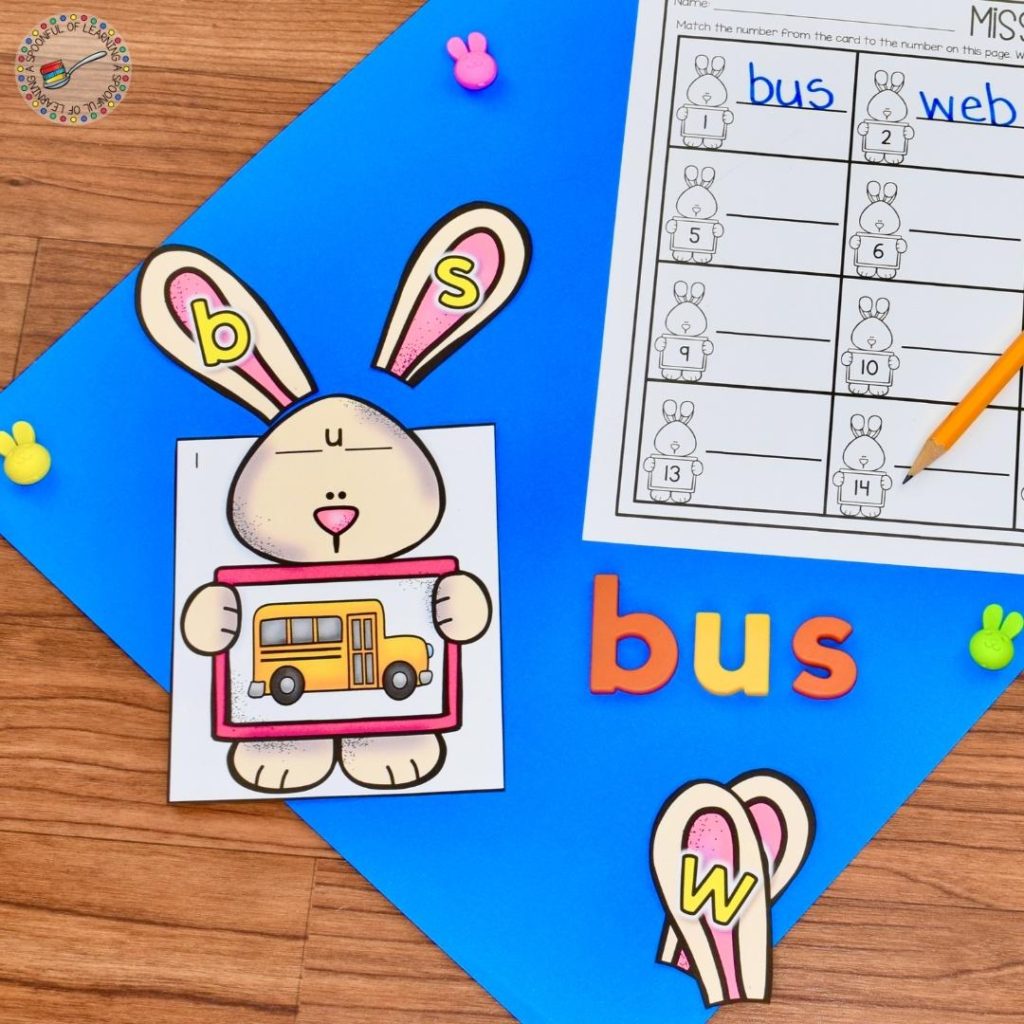A free Easter center activity for kindergarten where students find the beginning and ending letters of the word on the rabbit. Students place the beginning and ending sound letters that are on ears and place them onto the head of the rabbit.