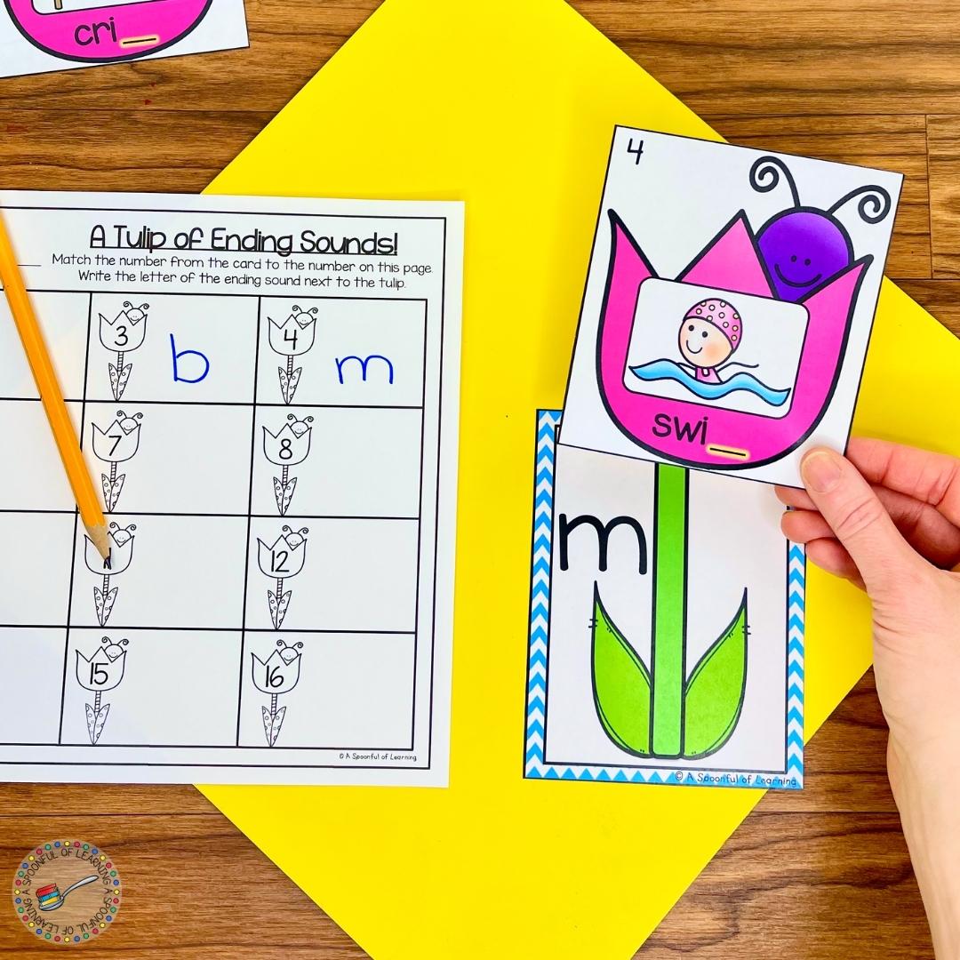 Use this Tulip Ending Sounds activity in your kindergarten literacy center! Students will build a tulip flower by using the picture on the tulip and matching it to the ending sound letter next to the stem.