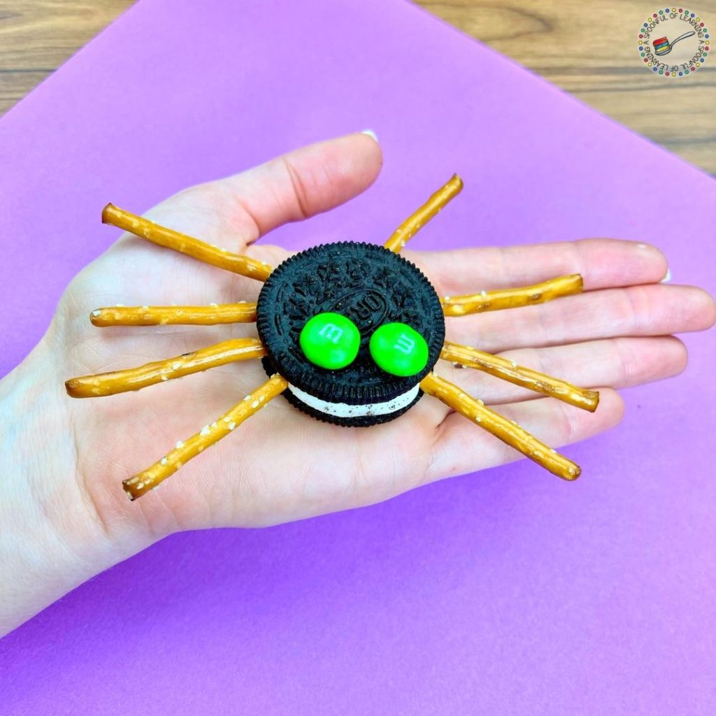 A completed spider Oreo treat
