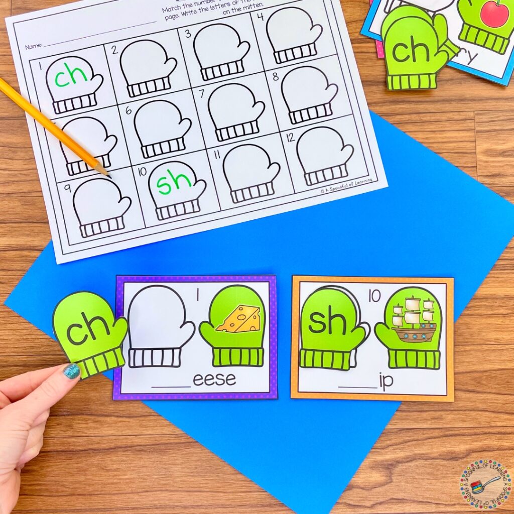 Matching digraphs to pictures with mitten task cards