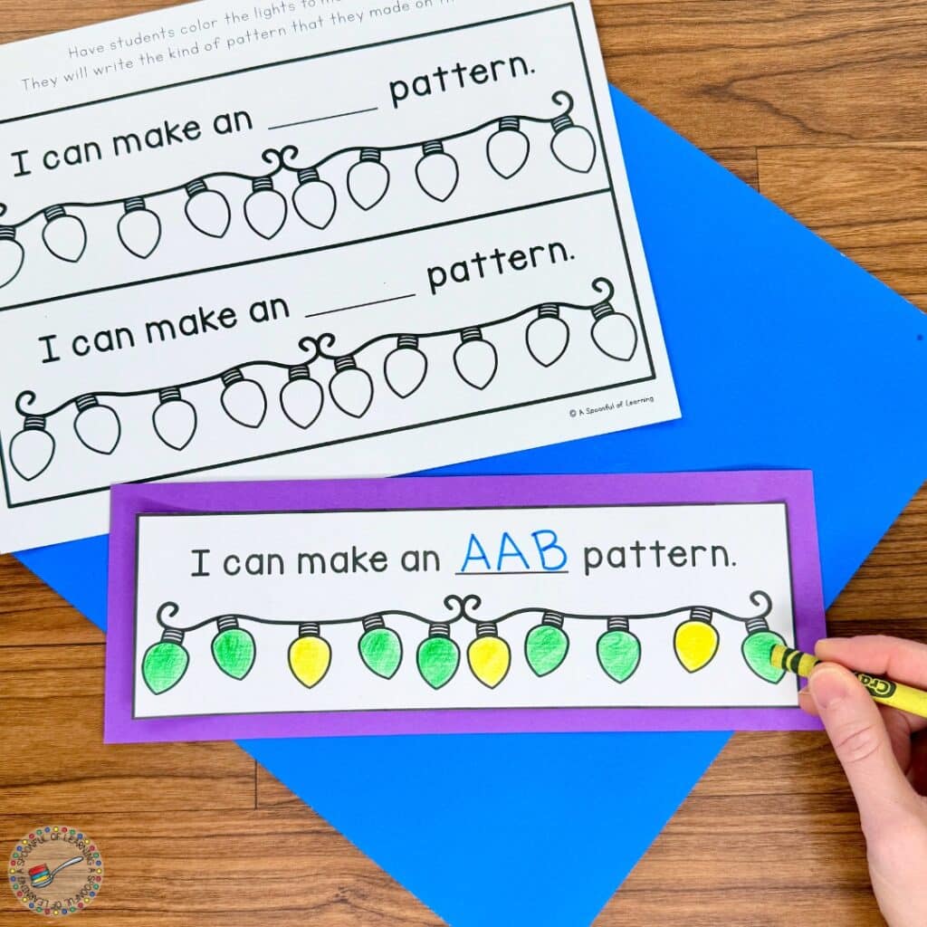 Coloring an AAB pattern of green and yellow lights